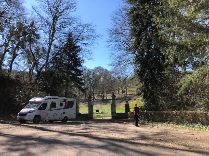 27B33303-0F3F-4E5A-BF0B-31D6E9DD11B1