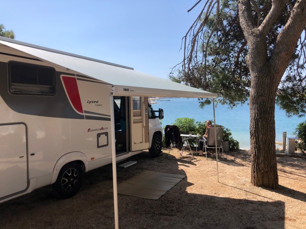 0CDC6CB6-4E6D-416D-902B-1E4244837C36