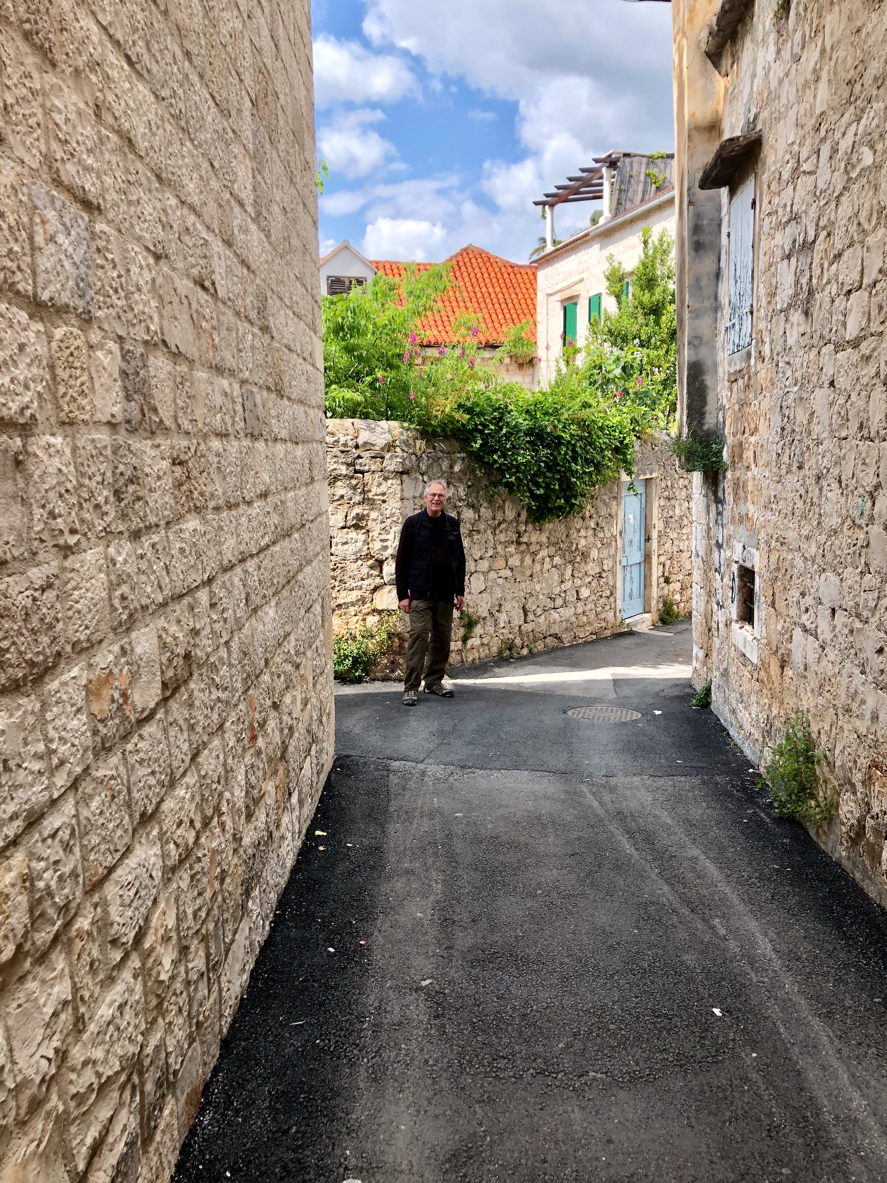 5B0CBB9D-E15E-4A75-B5AD-C434E24E4CD2