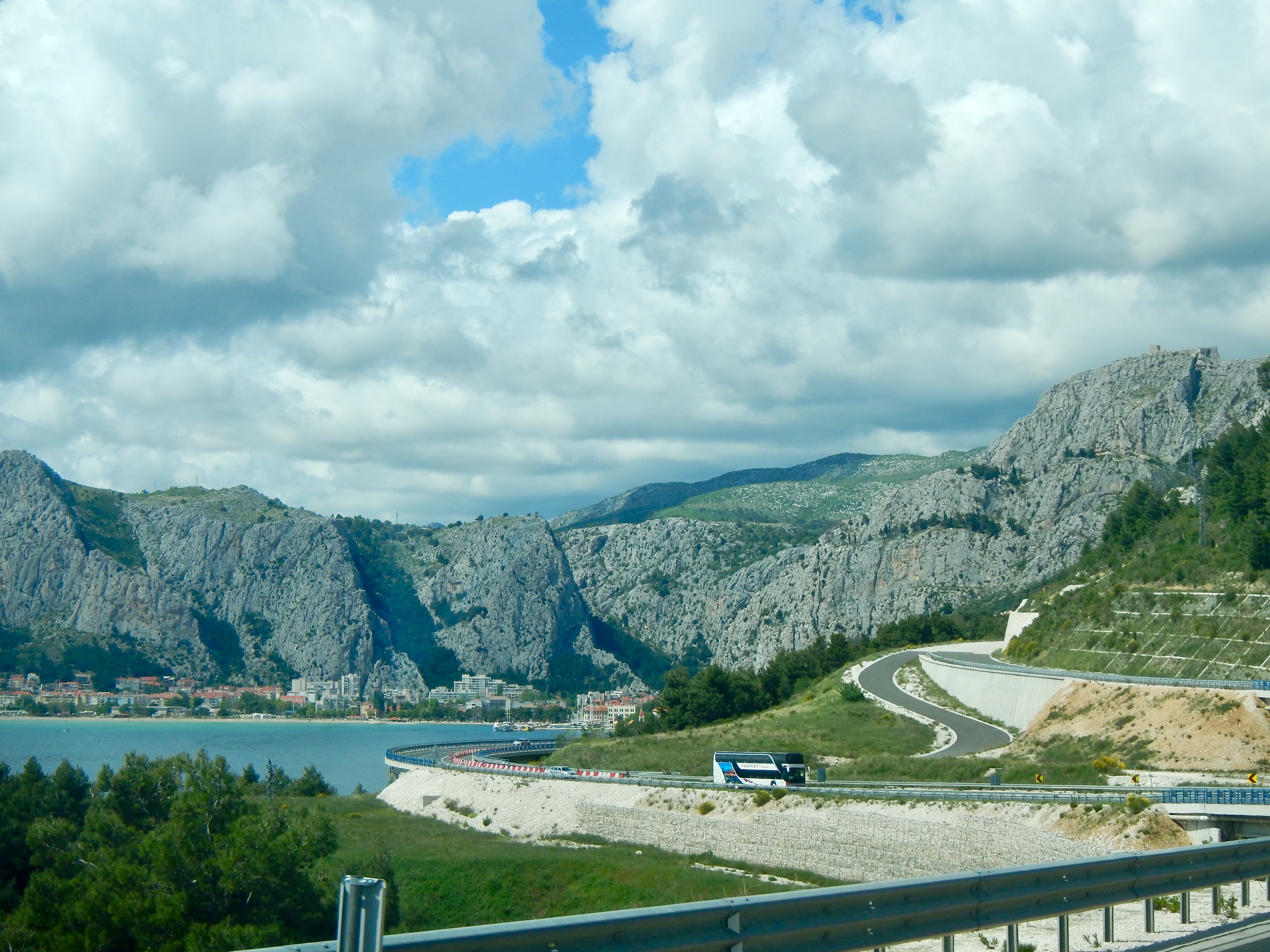 CF40C0A8-9223-412B-86C4-879D66463D13