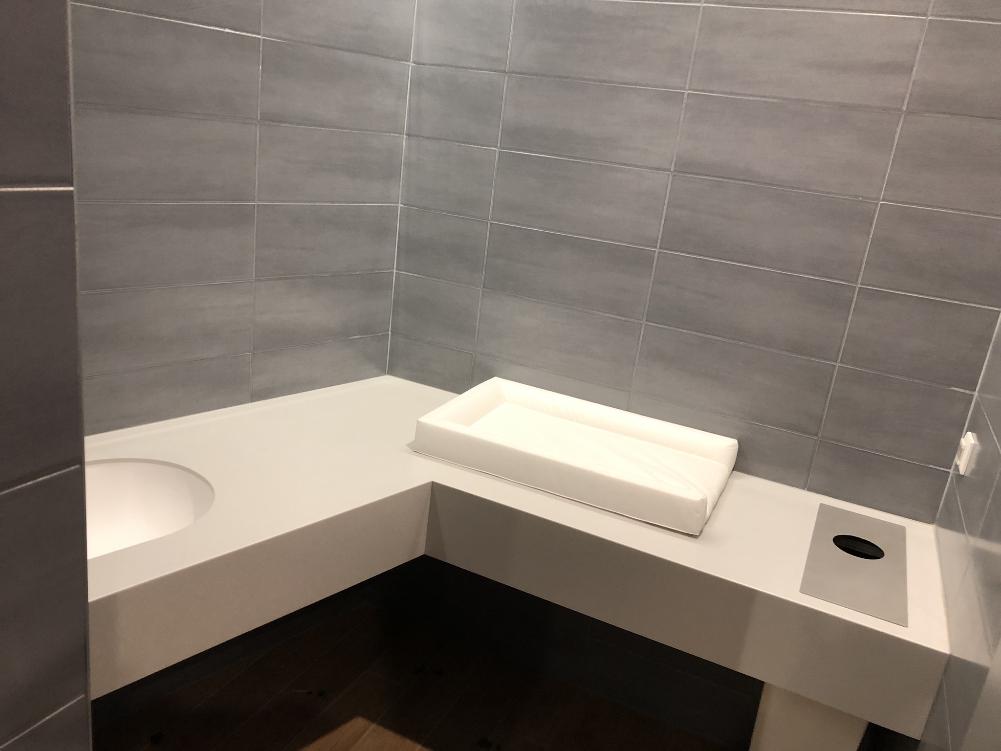 EF3CDF4C-C530-4001-BD67-BA3FF65810BA