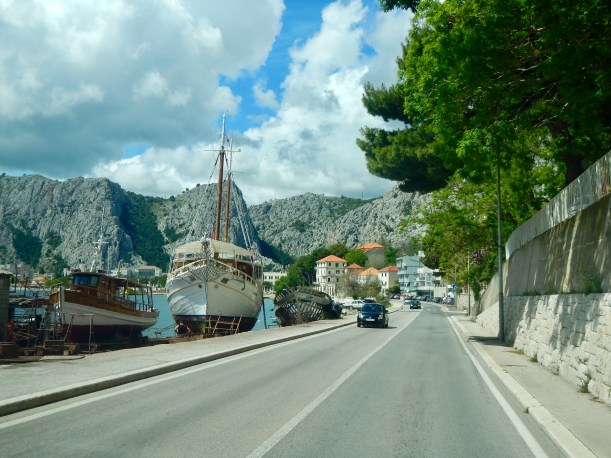 FC12F6F4-5124-4234-ABB7-AD3A4DA61980